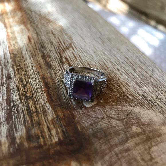 10k White gold with 2ct gemstone. EUC. Size 4. - Picture 2 of 4